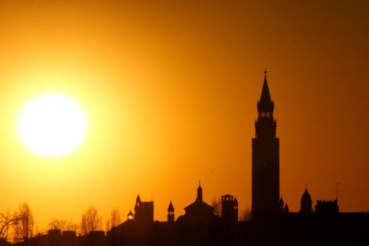 At Home In Cremona Exterior foto
